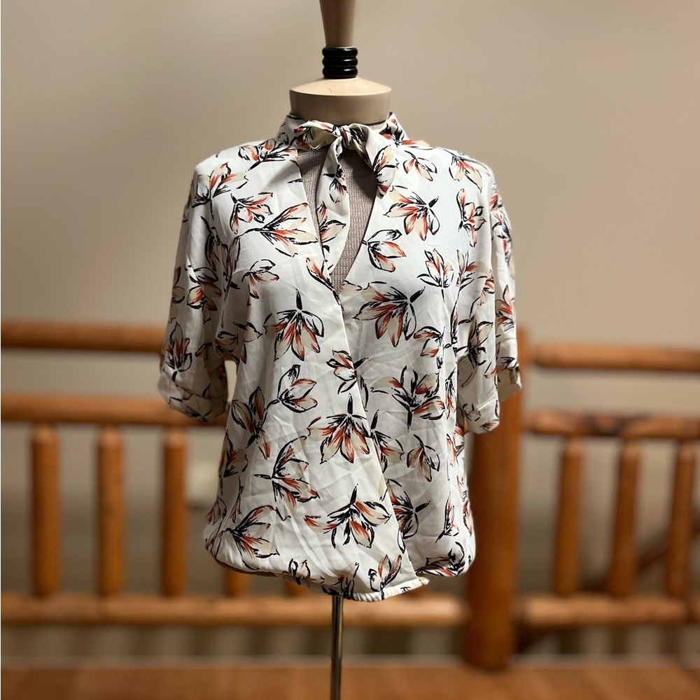 Sienna Sky Floral Tie-Neck Blouse – Size M